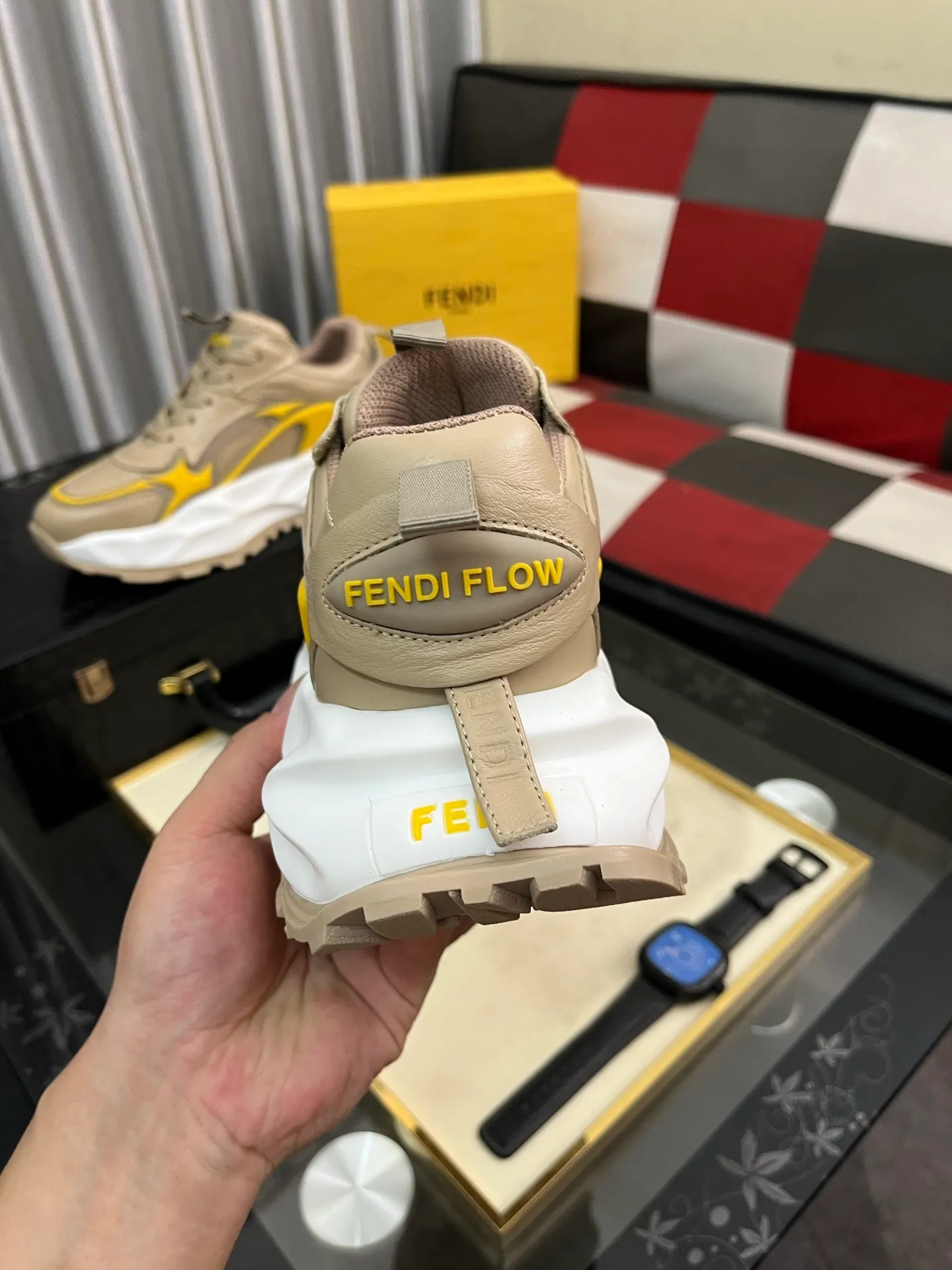 Men's Men's Shoes💰580⌚️⌚️[fendi] Fendi's classic and comfortable men's, this complex sneaker is made of soft calfskin➕genuine leather lining➕original ultra-light rubber material with rough outsole. This unique light style is suitable for the casual and refined sensibility of this season. It is comfortable and natural on the feet. It is an everyday style for casual travel in autumn and winter! 38-446️⃣colors available